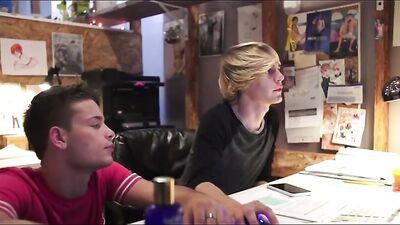 Butthole Bonanza: Pretty Twinks Anal Invasion!