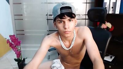 Gay Porn Web-Cam Reunion with Father Cockmas: Latino Amateur Guys in Action!