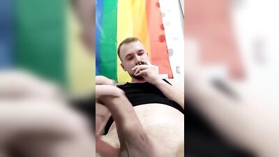 Young Popper Fanatic Gets Off on His Own Juice!