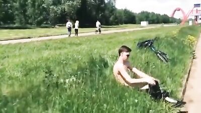 Amateur Twinks Risky Public Jerk Off: Dare to Expose Yourself in the Streets!