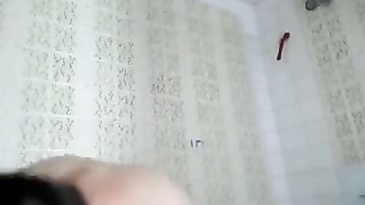 Latin Hoy Showers: Bareback Amateur Oral Couple Action!
