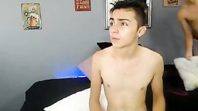 Latin Hoy Showers: Bareback Amateur Oral Couple Action!