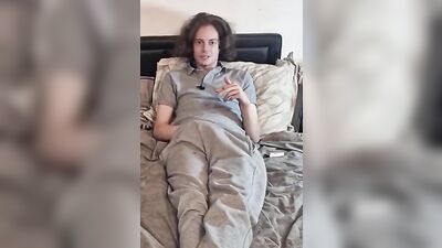 Joggers Boys Porn Cam: Fit Solo Wanking in Bed!