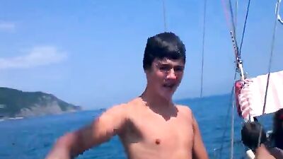 Gang Bang Among Friends: Naked Dudes Amateur Fun Adventure!