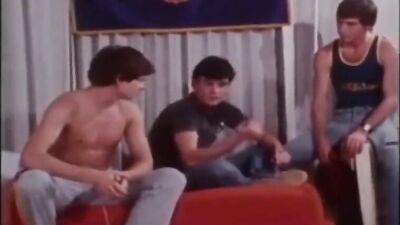 Retro Vintage: The Ultimate Poppers Training Experience!