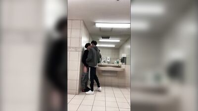 Twinks in the Mall: Amateur Oral Encounters!