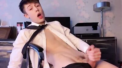 18yo Cum at work: The Ultimate Handjob Experience!