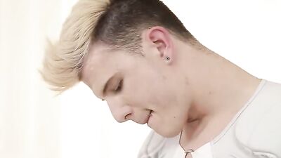 Young Twinks Playing with Their Bodies - Gay Porn Videos