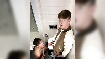 Gay Bathroom Boys Porn: Teens Have Fun and Oral Action!