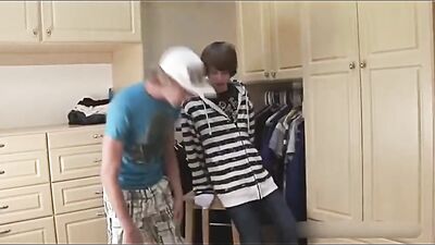 Tommys Big Cumshot Fucks with Jesse - Gay Porn Action