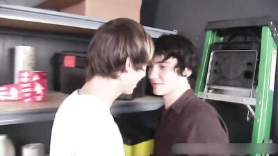 Bareback Boyfriends in the Workshop: Steamy Gay Porn Action