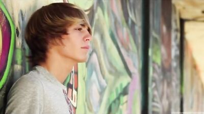 Bareback Blowjobs: Raw Twink Passion Unleashed!