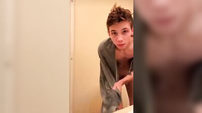 Young Cam Boy Reveals iPhone in Hot Gay Porn Action!
