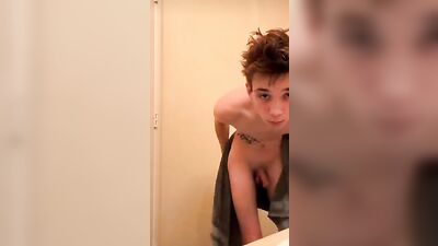 Young Cam Boy Reveals iPhone in Hot Gay Porn Action!