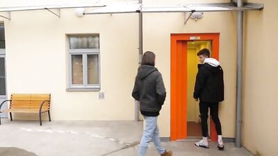 Tight Spot Meating Hook-Up - Gay Porn Videos