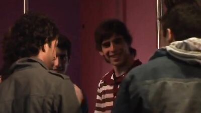 Pole Sharing Threesome: Cum-filled Action with Twinks!