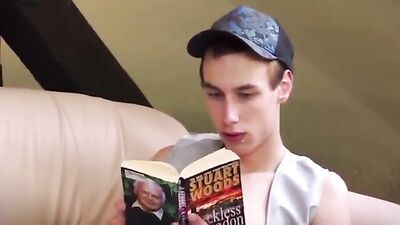 Hot Twinks Threesome: Cute Boy Spit Roast!