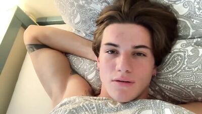 Young Solo Webcam: Exploring Gay Porn Twink with Big Cocks