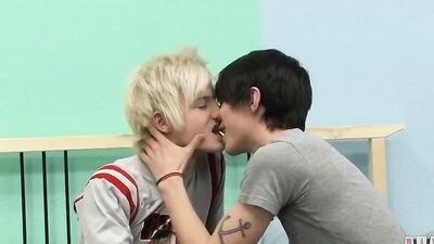 Raw Emo Bang: Cute Blonds Butt Stretched by Friends Blow Job