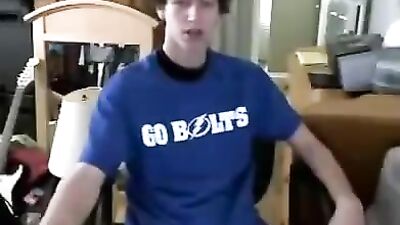 Mom Walks In - Gay Boys Porn Jerking Web-Cam!