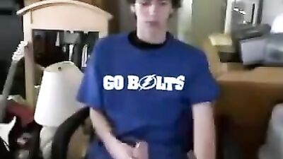 Mom Walks In - Gay Boys Porn Jerking Web-Cam!