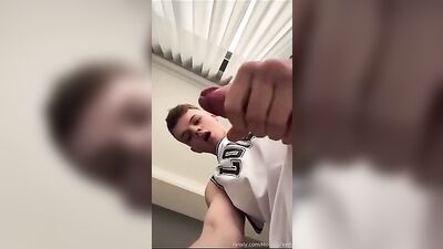 Twink Porn Party: Amateur Boys Squirt and Play!
