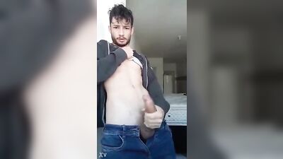 Felipinho dotado gozando na punheta