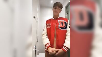 GERMAN TEEN JERKS OFF ON TIKTOK - CUMSHOT BOYS PORN