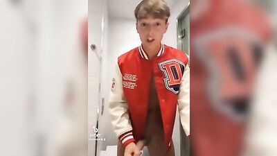 GERMAN TEEN JERKS OFF ON TIKTOK - CUMSHOT BOYS PORN