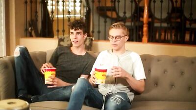 Twinks In Heat: Gardeners Bareback Gay Porn Explosion