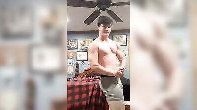 Gay Muscle Boys Flexing: Hot Bodybuilder Pt2