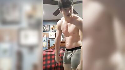 Gay Muscle Boys Flexing: Hot Bodybuilder Pt2