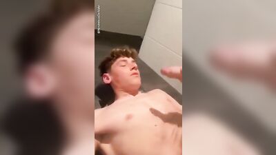 BIG BUDS AND HUNKS: PORN FACETIME