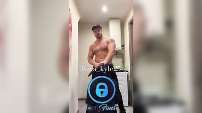 Black femboy twink ezra_kyle25 sucks off straight muscle bodybuilder on onlyfans