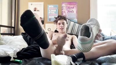 Helping Hand - The Ultimate Solo Cumshot Experience!