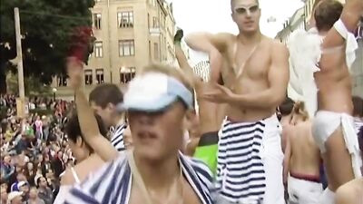 Stockholm Pride: Felix Haralds Wild Oral Action Ass Play!