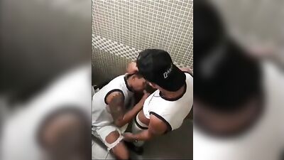 Bareback Oral Twink Amateur Fuck in the Bathroom