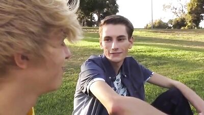 Flip Flop Boys Oral Cum Shots - A Wild Bareback Adventure!