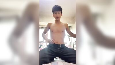 Asian Amateur Cum Shots: Home Alone Quick Wanking Fun