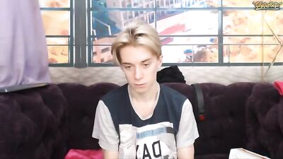 Blond Twink Cam Show: Exploring Amateur Web-Cam Solo Sexiness!