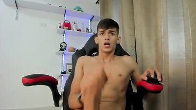 Cum on Cam: Latino Solo Handjob Experience