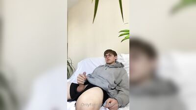 Gay Porn Max - Twink Wanks and Hot Cumshot Explosion!