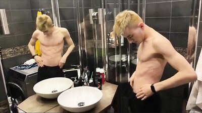 Teen Web-Cam Speedos Cum Show: Big Dick Explosion!