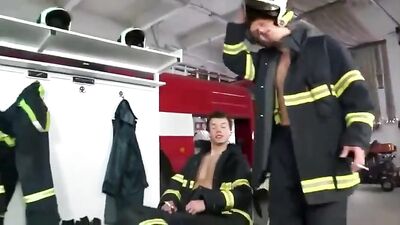 Threesome Heat: Hardcore Gay Porn Action with Bareback and Cum Shots!