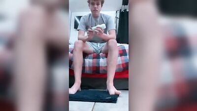 Runway Foot Worship: Lovely American Twink!