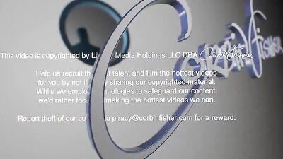 Gay Porn: Muscle Studs in Bareback Action!