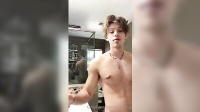 Blonde Chat Web-Cam Solo - Cute Amateur Boys Muscle Selfie Cam