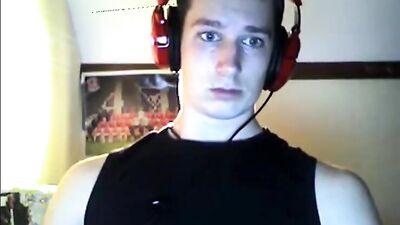 Straight Jock Explores Gay Web-Cam Porn