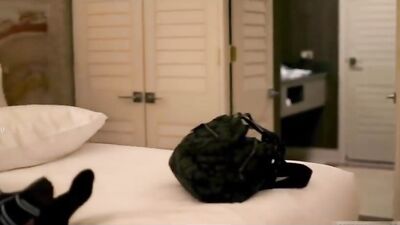 Bareback Fun in the Hotel: Big Dick Blow Jobs and Cum Shots!