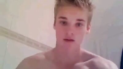 Selfie Superstar: Cute Blonde Muscle Boy Solo Wank in the Bathroom!